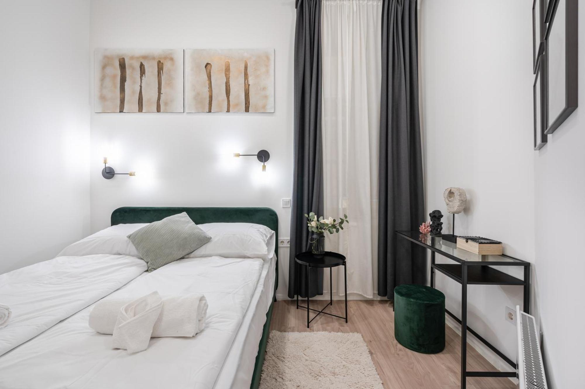 Kl31 - Urban Escape - Prime Location - Klauzal Square By Bqa Appartement Boedapest Buitenkant foto