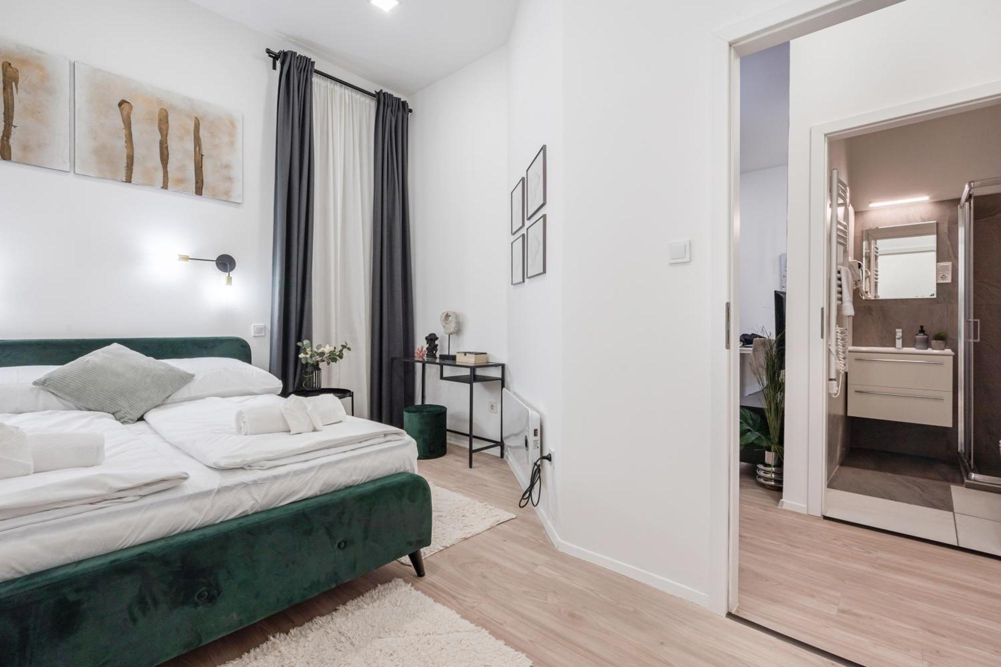 Kl31 - Urban Escape - Prime Location - Klauzal Square By Bqa Appartement Boedapest Buitenkant foto