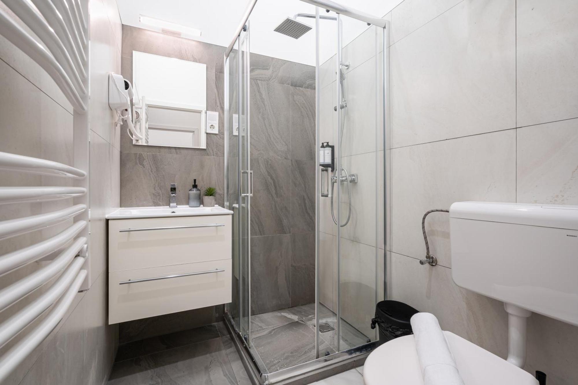Kl31 - Urban Escape - Prime Location - Klauzal Square By Bqa Appartement Boedapest Buitenkant foto