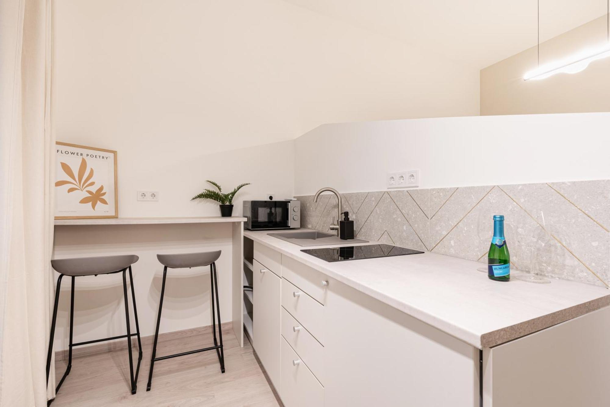 Kl31 - Urban Escape - Prime Location - Klauzal Square By Bqa Appartement Boedapest Buitenkant foto