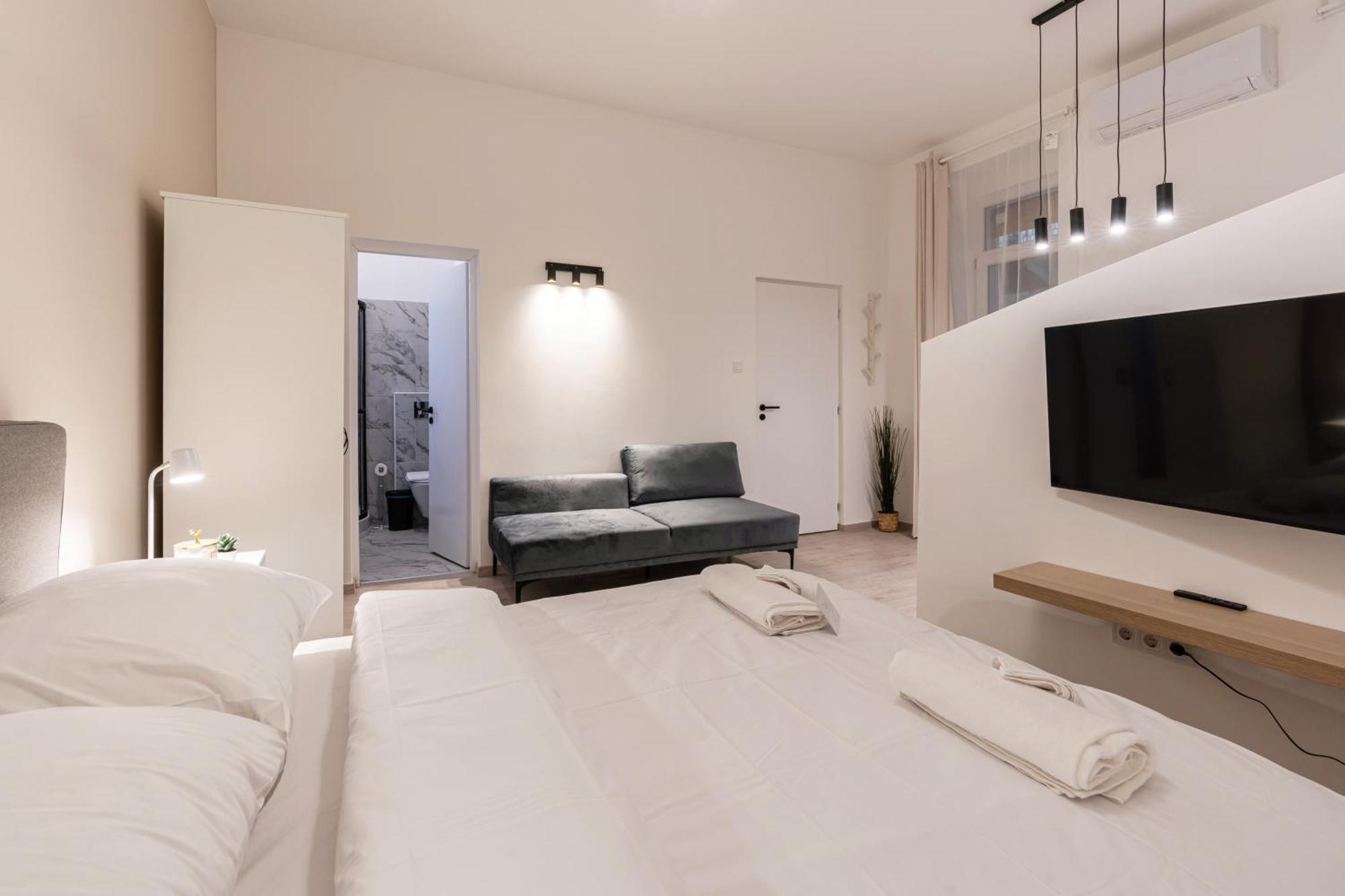Kl31 - Urban Escape - Prime Location - Klauzal Square By Bqa Appartement Boedapest Buitenkant foto